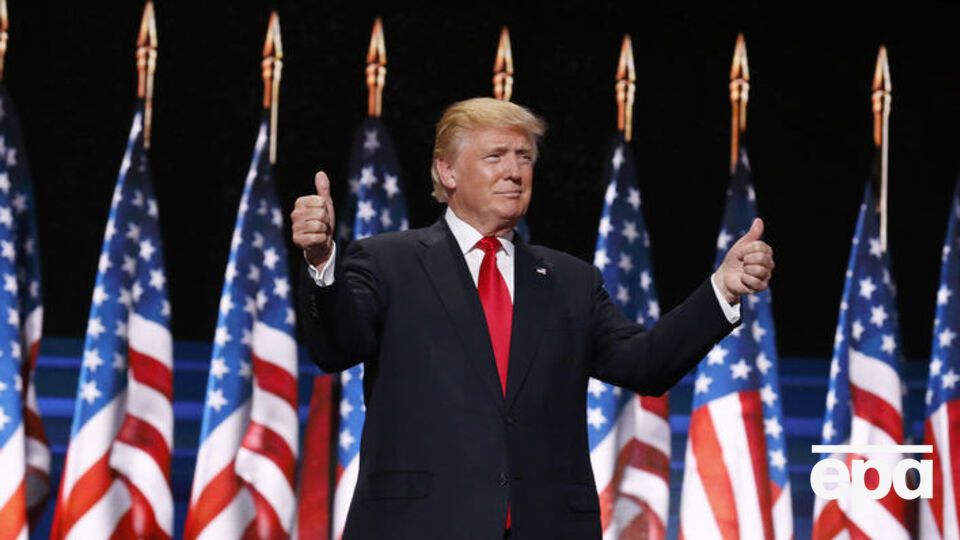 Трамп, по данным CNN, опережает Клинтон в президентском рейтинге