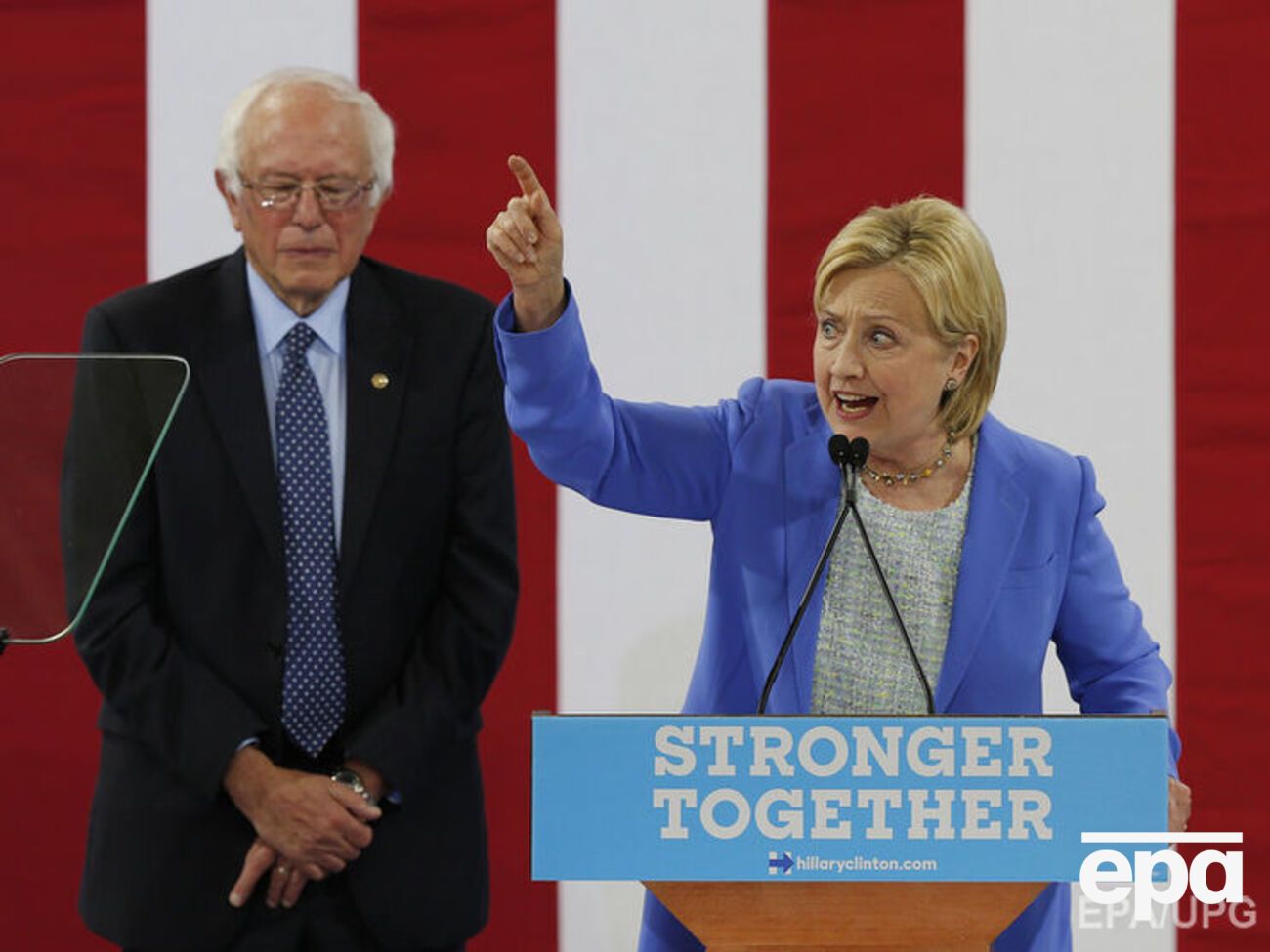 Сандерс заявил, что будет голосовать за Клинтон