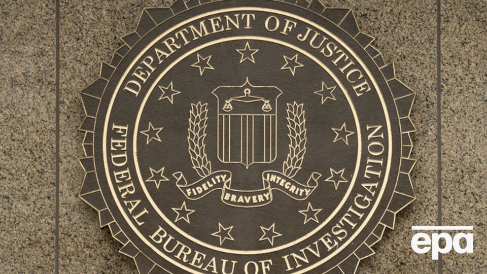ФБР расследует утечку переписки демократов