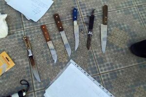 У нападавшего обнаружили восемь ножей и опасную бритву