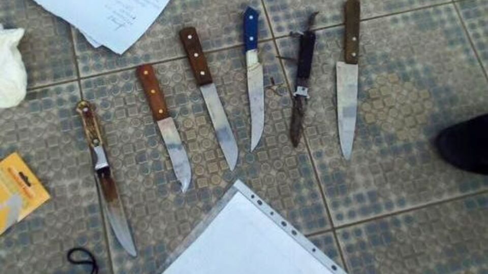 У нападавшего обнаружили восемь ножей и опасную бритву