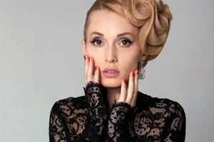 Песню для Николайчук (на фото) написала Решетняк