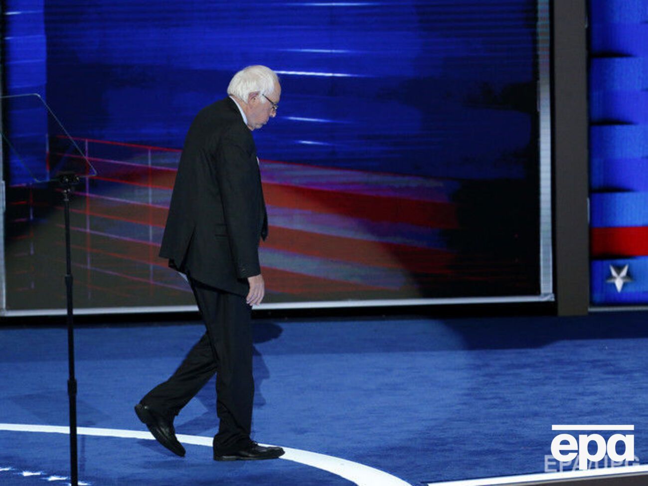 Демократы извинились перед Сандерсом