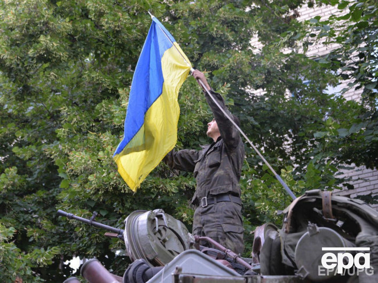 Волонтер: На включение гимна Украины боевики отвечают мгновенно, после чего несколько минут идет перестрелка