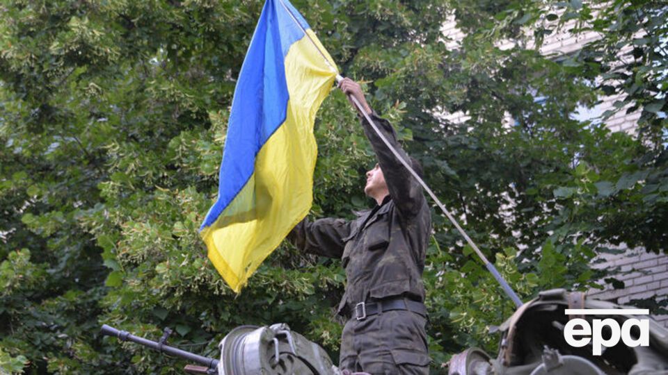 Волонтер: На включение гимна Украины боевики отвечают мгновенно, после чего несколько минут идет перестрелка