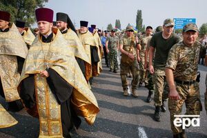 Участники крестного хода Украинской православной церкви Московского патриархата продолжают свое движение в сторону Киева