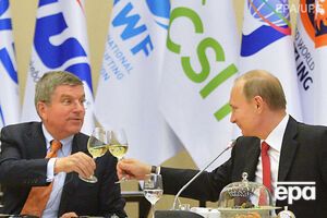 Бах (слева) имеет бизнес в РФ
