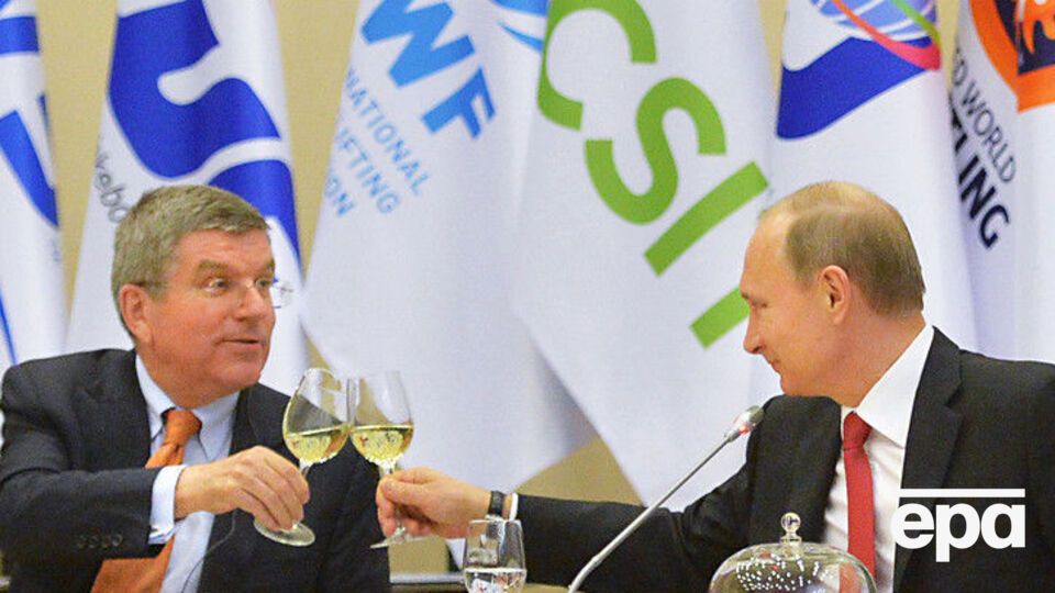 Бах (слева) имеет бизнес в РФ