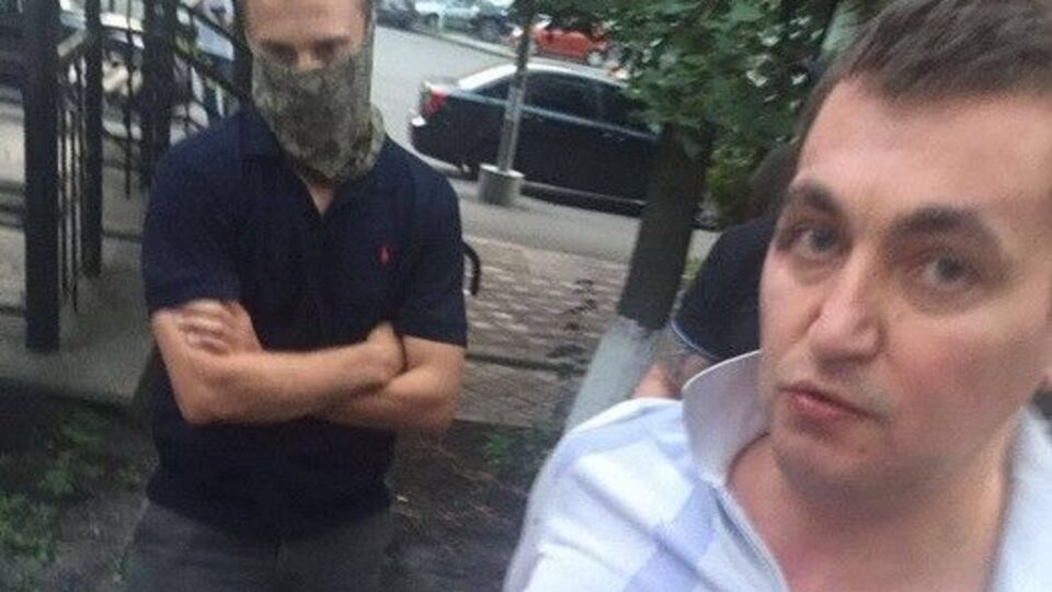 Адвокат Платона утверждает, что его подзащитный (справа) – гражданин Украины