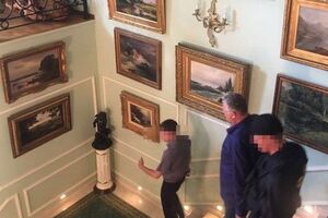 Особняк главы российской таможни увешан дорогими картинами
