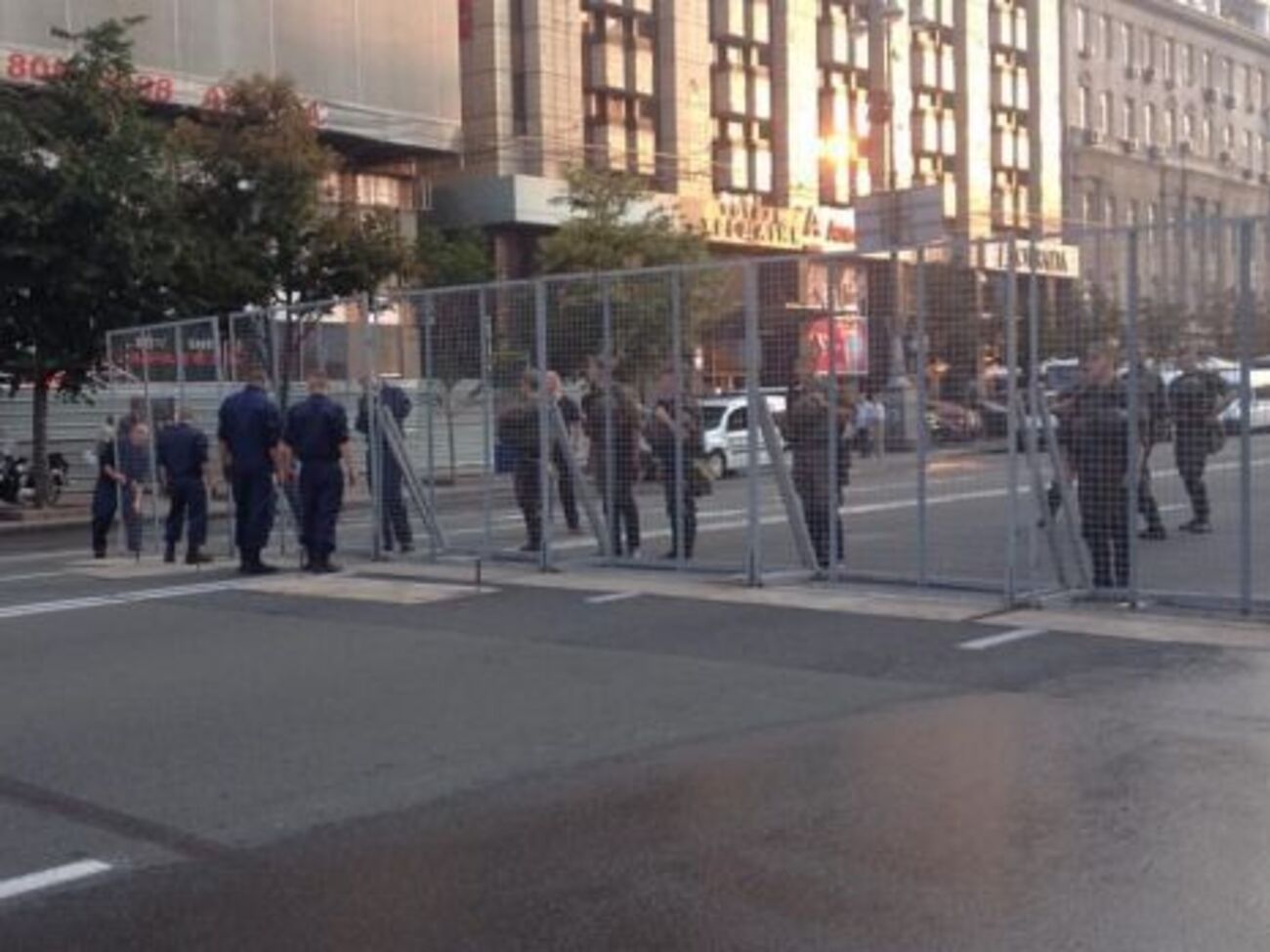 Для прохода на Европейскую площадь сегодня надо пройти через "рамки"