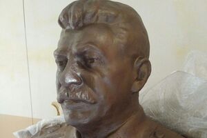 Бюст Сталина уже доставлен в Сургут