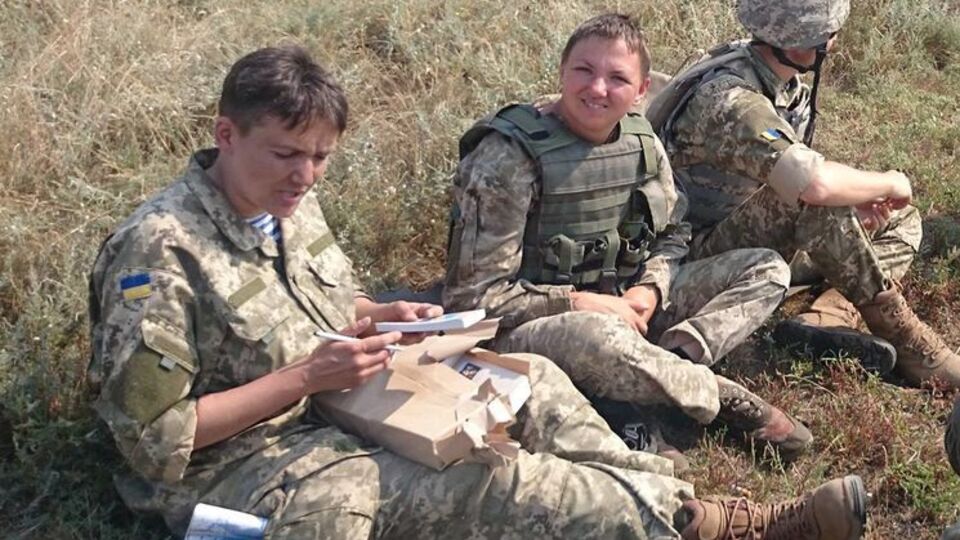 Савченко (слева) приехала на украинско-американские учения