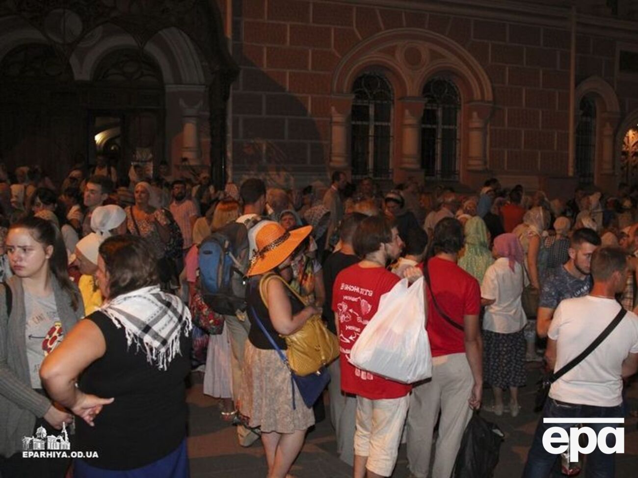 В Киев собирались поехать около 500 верующих