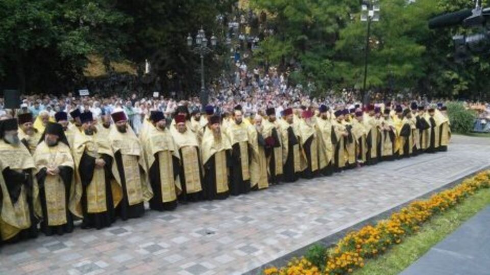 На Владимирской горке начался молебен