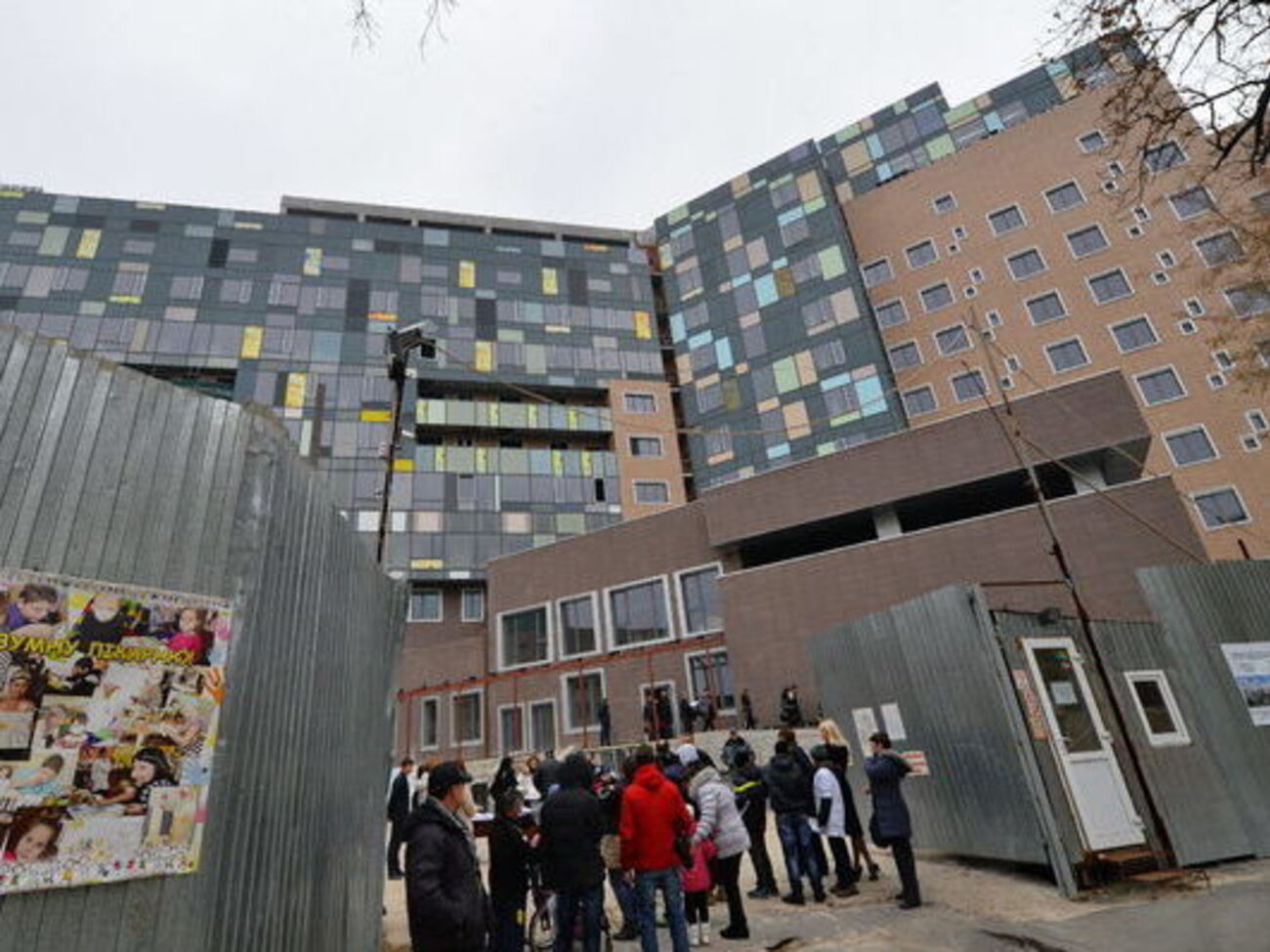 Подозрение объявлено трем из шести фигурантов дела о хищениях при достройке "Охматдета"