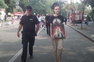 Полиция следит за порядком во время крестного хода в Киеве