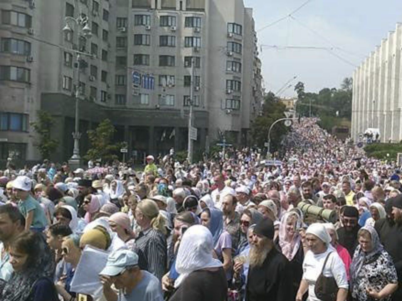 Участники крестного хода испытывали проблемы со здоровьем из-за жары