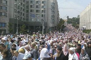 Участники крестного хода испытывали проблемы со здоровьем из-за жары