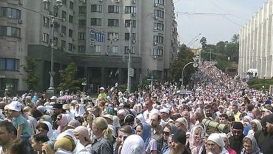 Участники крестного хода испытывали проблемы со здоровьем из-за жары