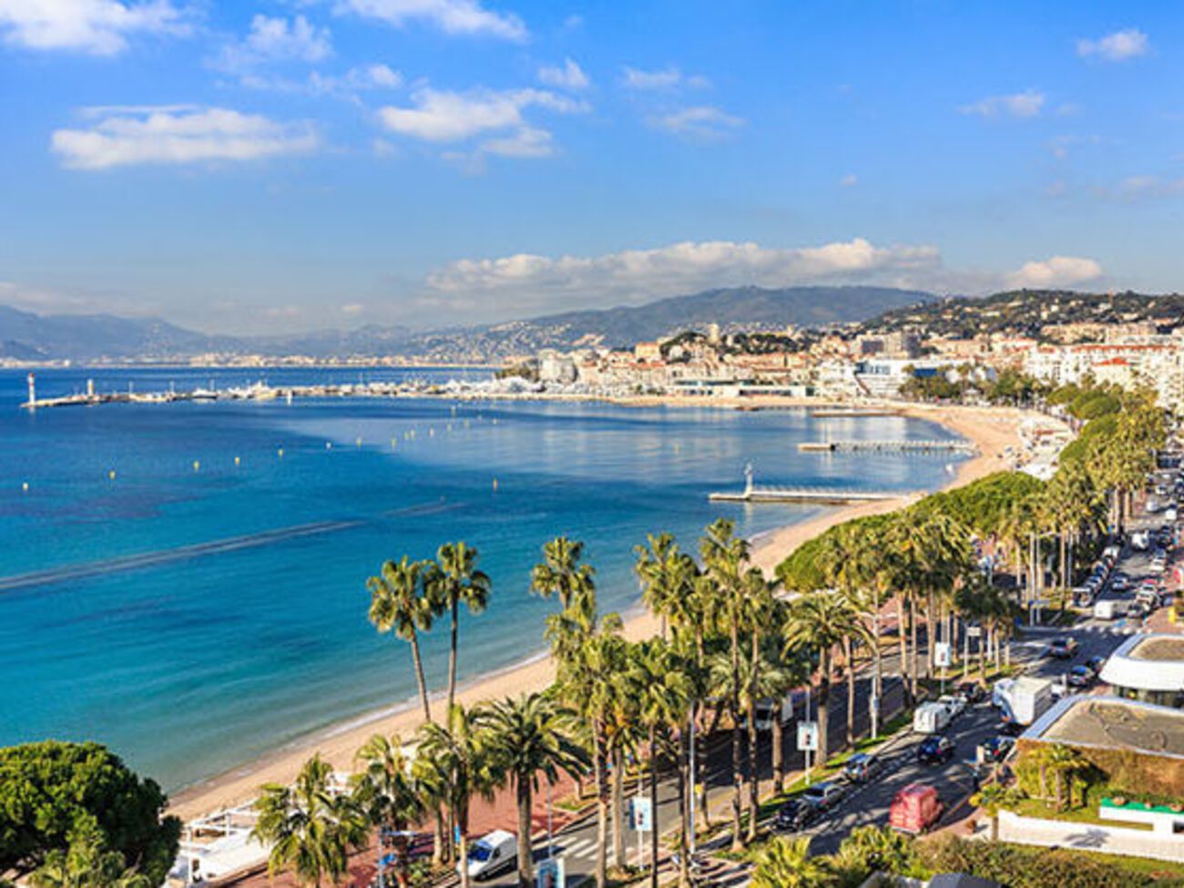 Канны находятся в 30-ти километрах от Ниццы, где в ночь на 15 июля произошел теракт