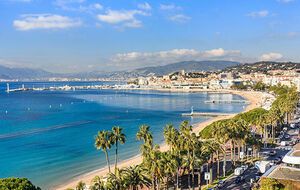 Канны находятся в 30-ти километрах от Ниццы, где в ночь на 15 июля произошел теракт