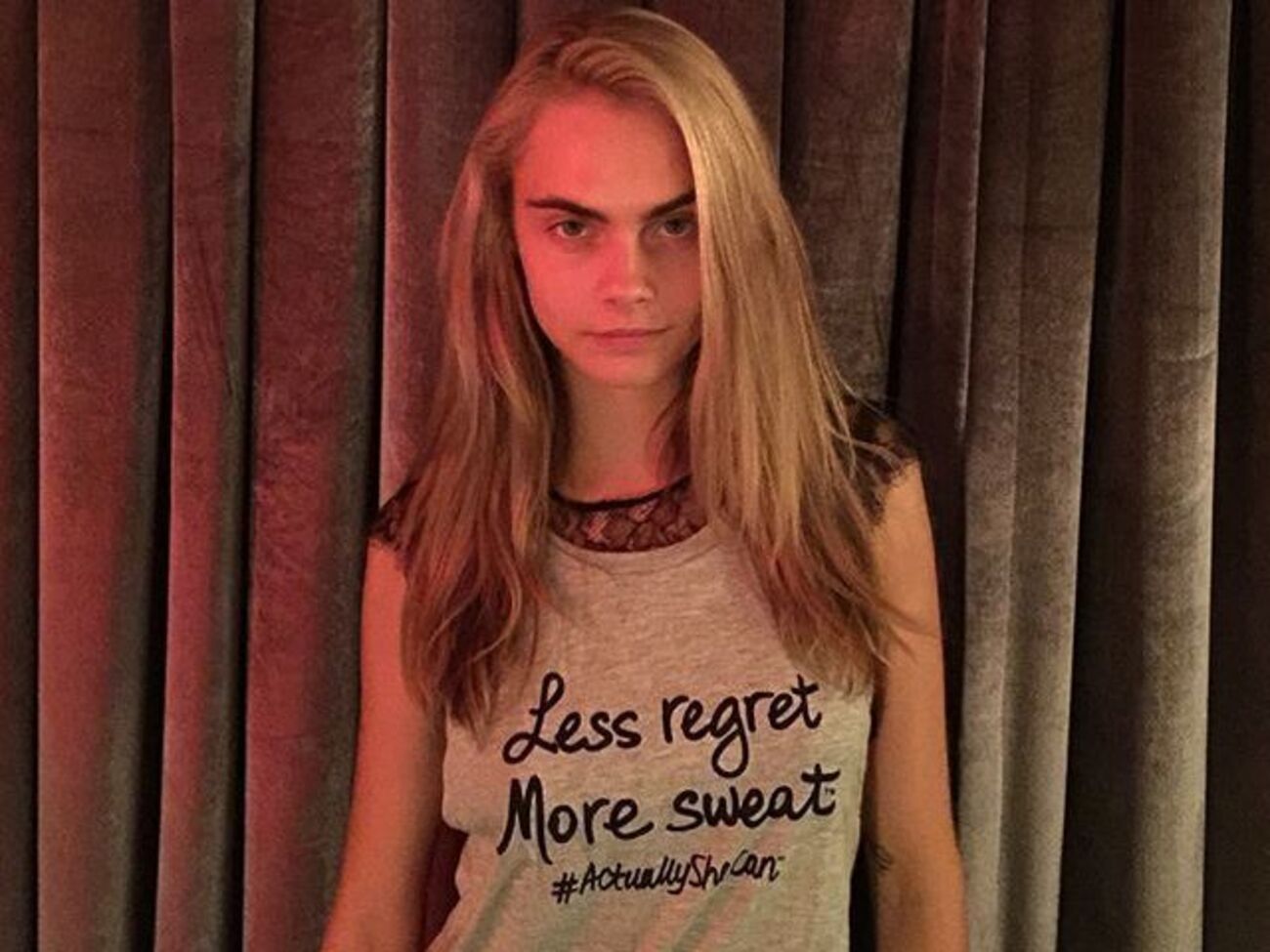 Делевинь показала помолвочное кольцо - СМИ