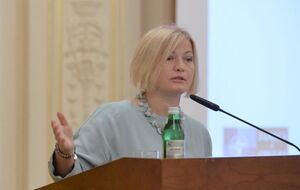 Геращенко: Я, ради дела, отныне воздержусь от комментариев на тему освобождения заложников до того дня, пока мы не освободим ребят