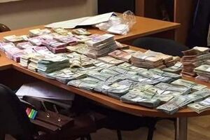Задержанные подозреваются во взяточничестве в особо крупных размерах