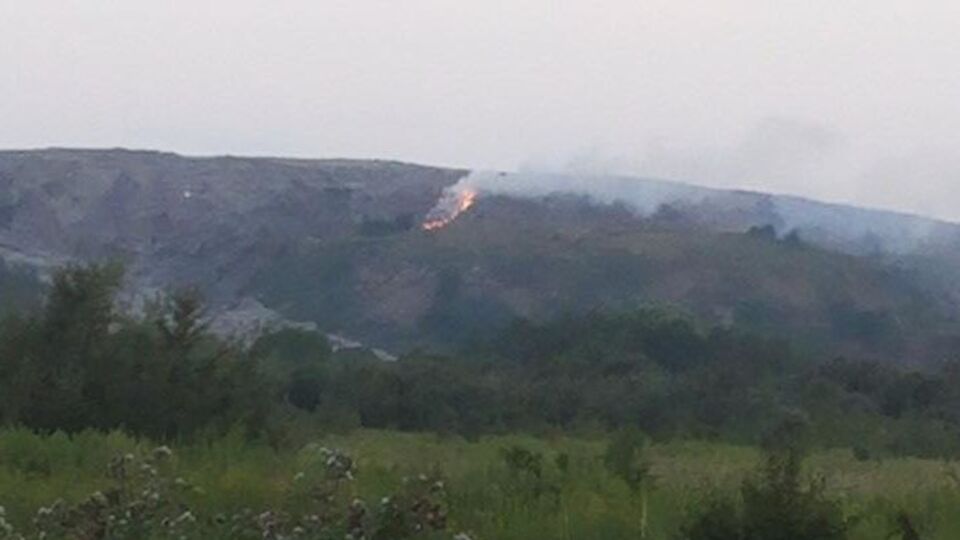 Утром было зафиксировано возгорание на мусорной свалке подо Львовом