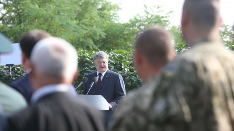 Порошенко: То, что происходит сейчас на востоке Украины, называется нашествием чужаков