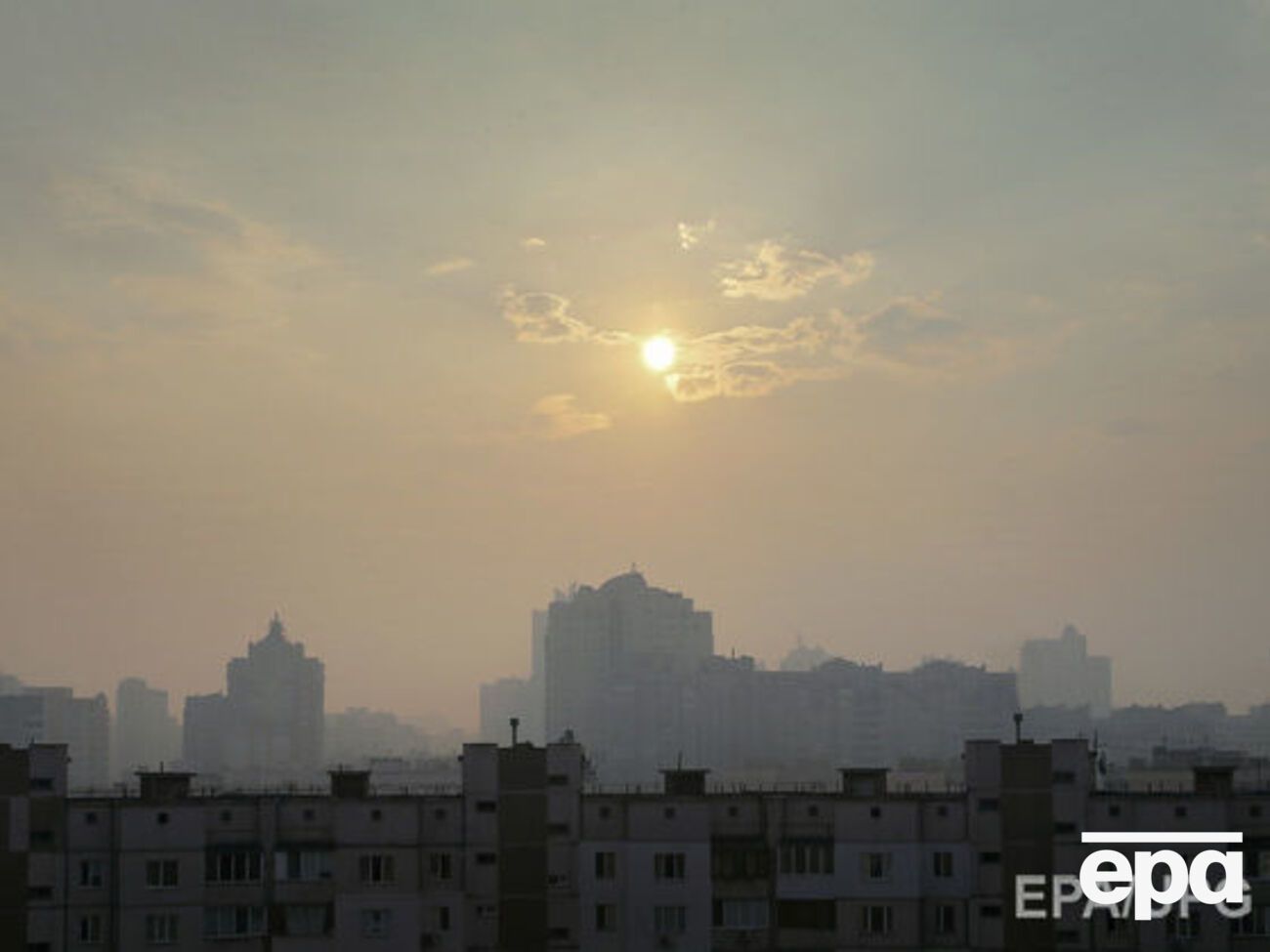 Из-за жары Киев накрыл смог