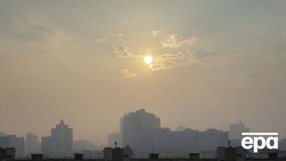 Из-за жары Киев накрыл смог