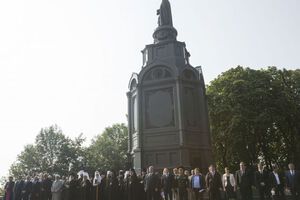 Порошенко: Следует исходить из древнего канонического принципа: гражданским и земельным распределениям пусть следует и распределение церковных дел