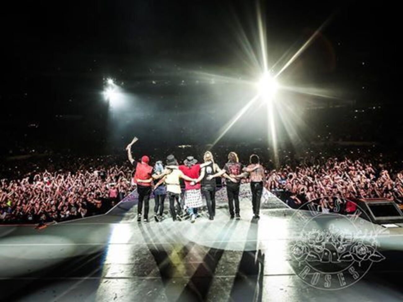 Фаны Guns N'Roses за свое поведение ответят перед законом