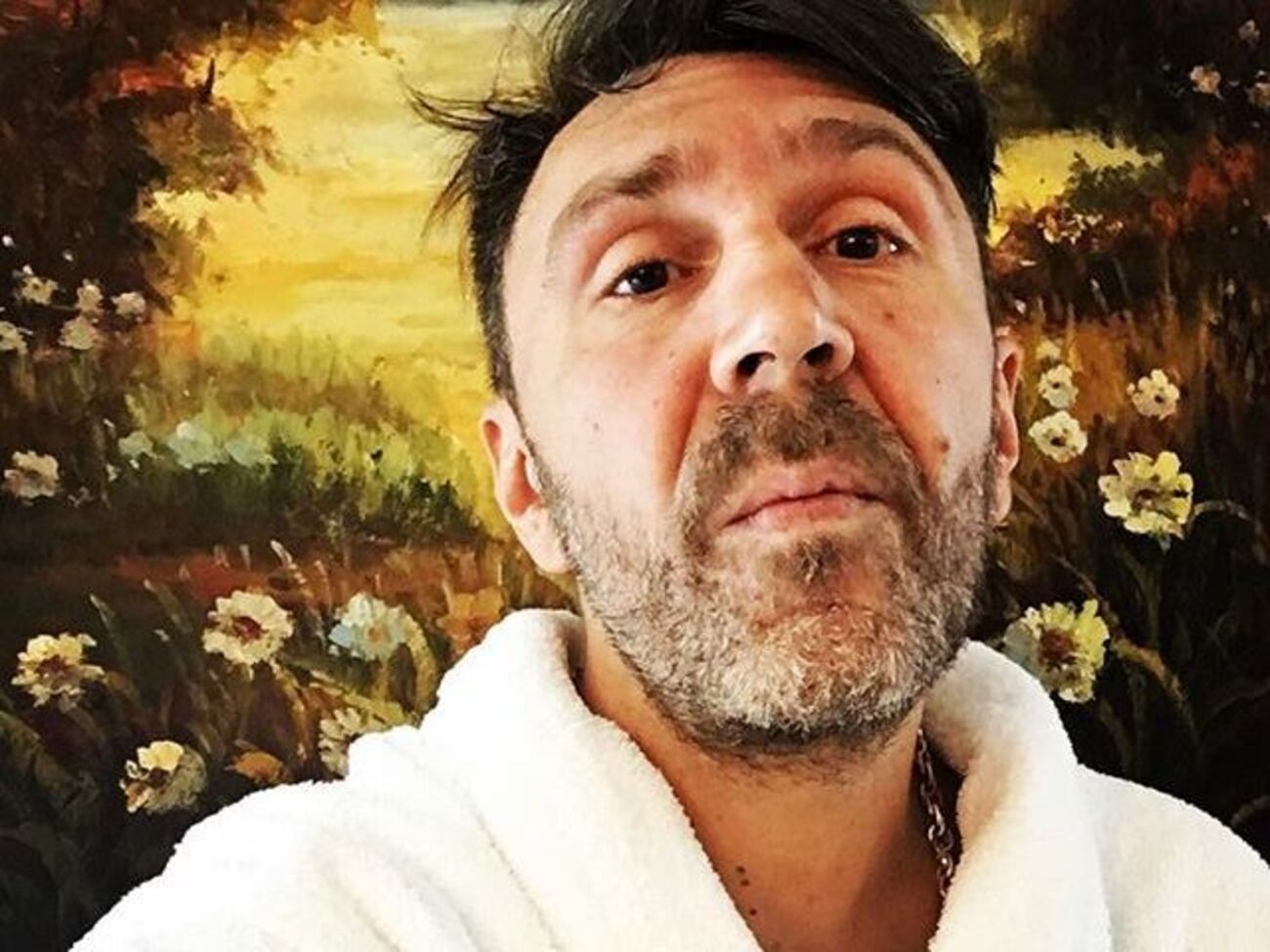 Шнуров:&nbsp;С Тимощуком я приятельствую еще со времен его блистательной игры в "Зените". Он игрок сборной Украины. Да, Карл, Украины! И форма у него соответствующих цветов. О, ужас!&nbsp;