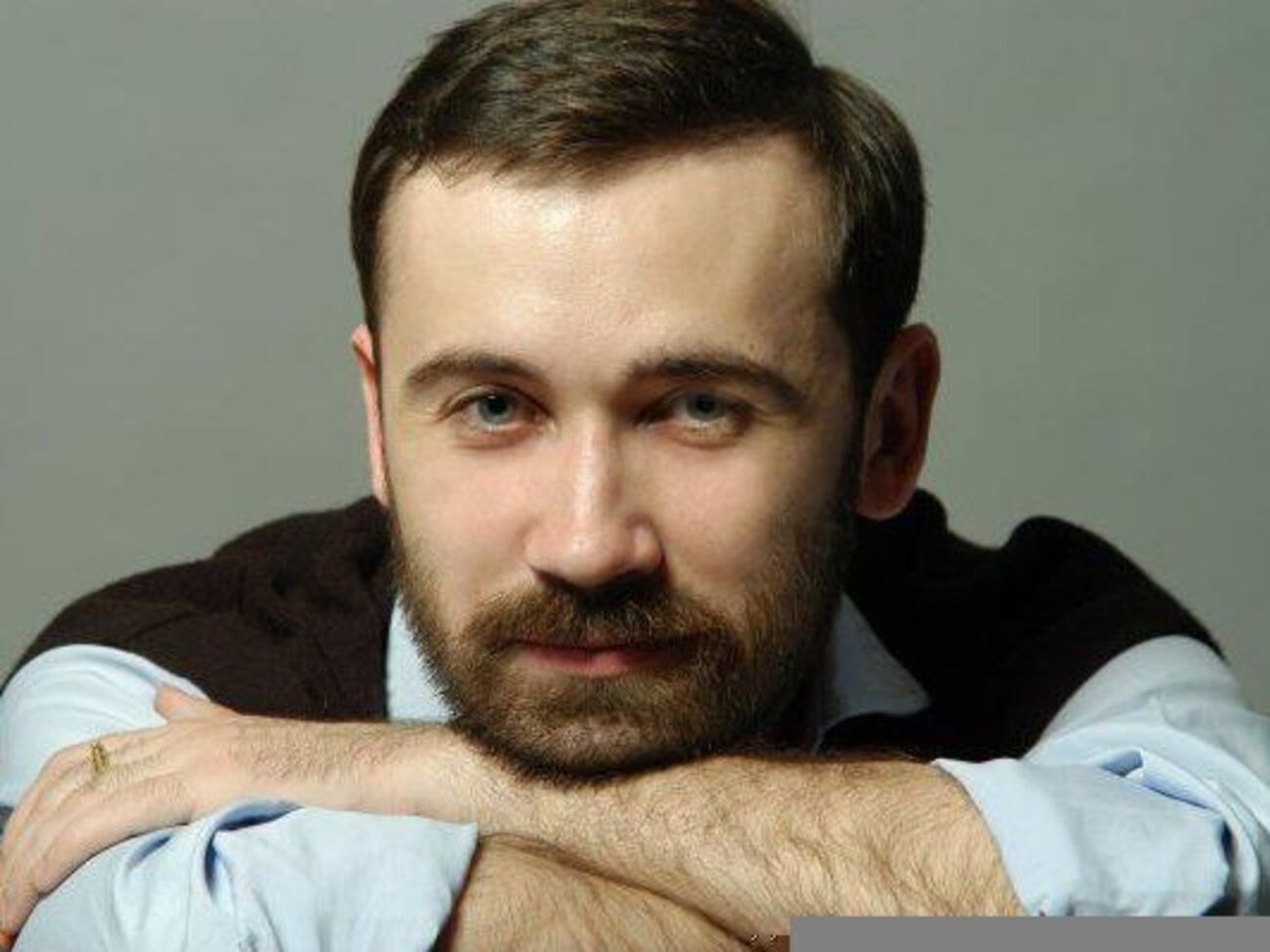 Илья Пономарев:&nbsp;Сурков считает, что украинцам не надо мешать самим себе вредить: Кремлю стоит лишь подождать, и власть в Киеве сама свалится Путину в руки. Увы, резоны в этом есть