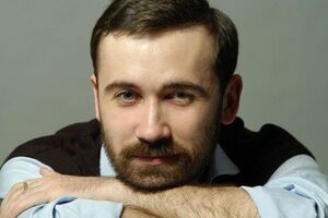Илья Пономарев: Сурков считает, что украинцам не надо мешать самим себе вредить: Кремлю стоит лишь подождать, и власть в Киеве сама свалится Путину в руки. Увы, резоны в этом есть
