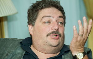 Быков – Исинбаевой: Все лучшее сломали об колено, с которого (цитируя ВЦИОМ) нас поднял вождь. А ведь ему, Елена, служили вы доверенным лицом