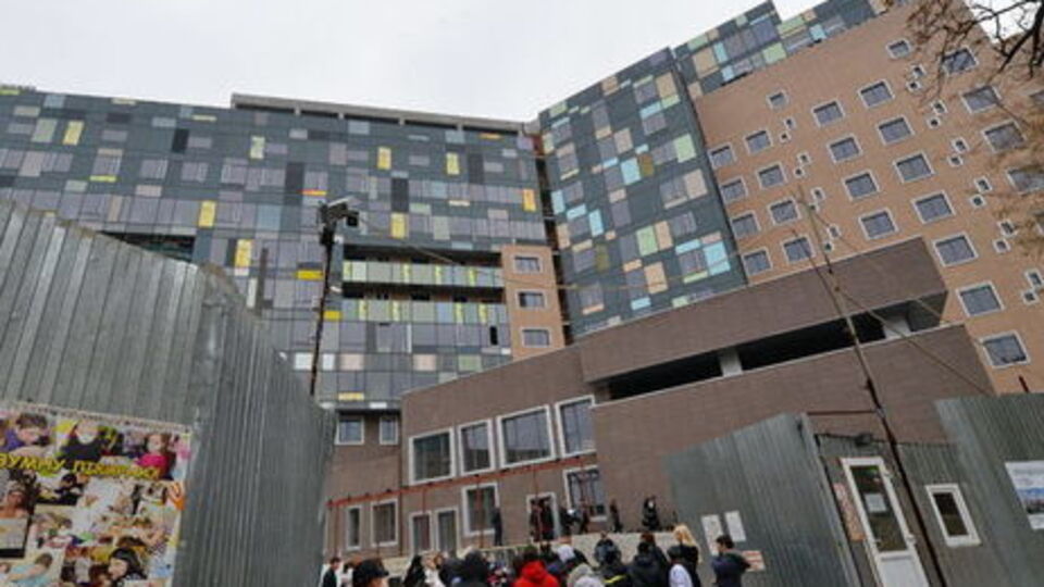 Третьему подозреваемому в хищении средств "Охматдета" не избрали меру пресечения, так как он находится в больнице