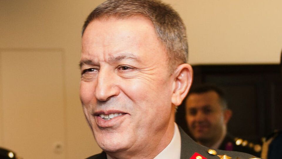 Хулуси Акар, возглавляющий Генштаб с августа 2015 года, останется на своем посту