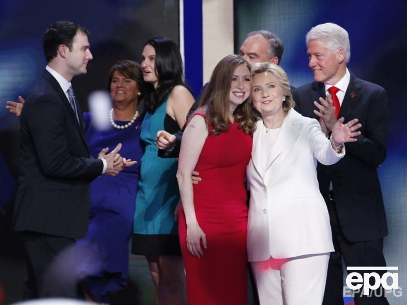 Клинтон во время выступления в Филадельфии