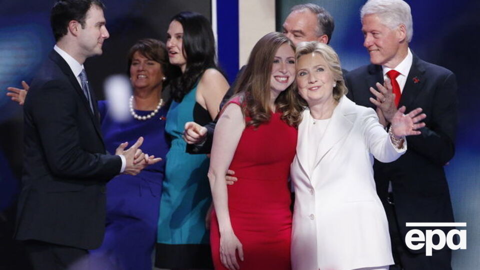 Клинтон во время выступления в Филадельфии