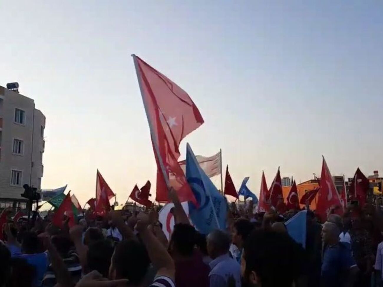 Турки провели пикет возле базы НАТО