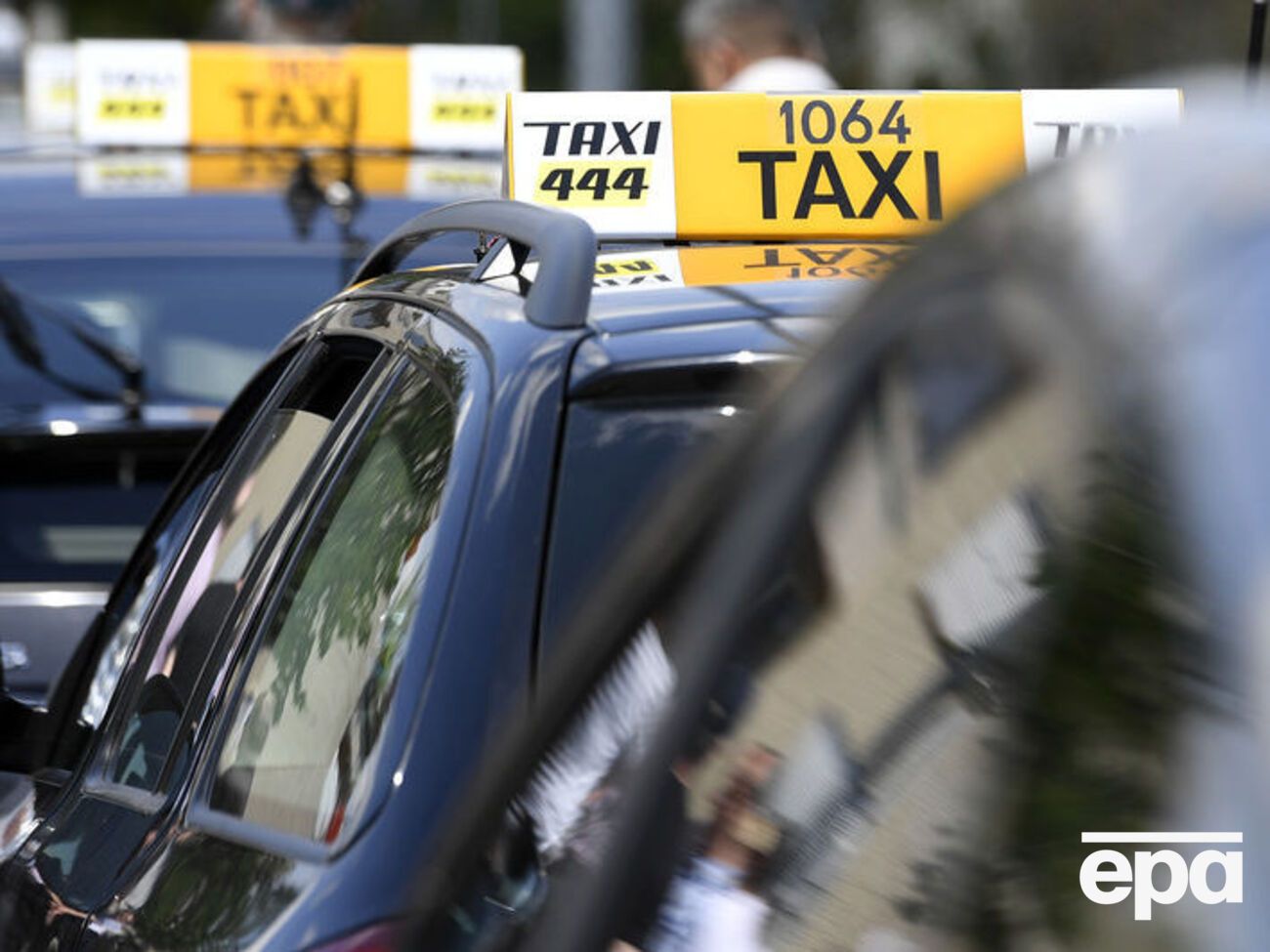 Почти все такси в Украине работают нелегально