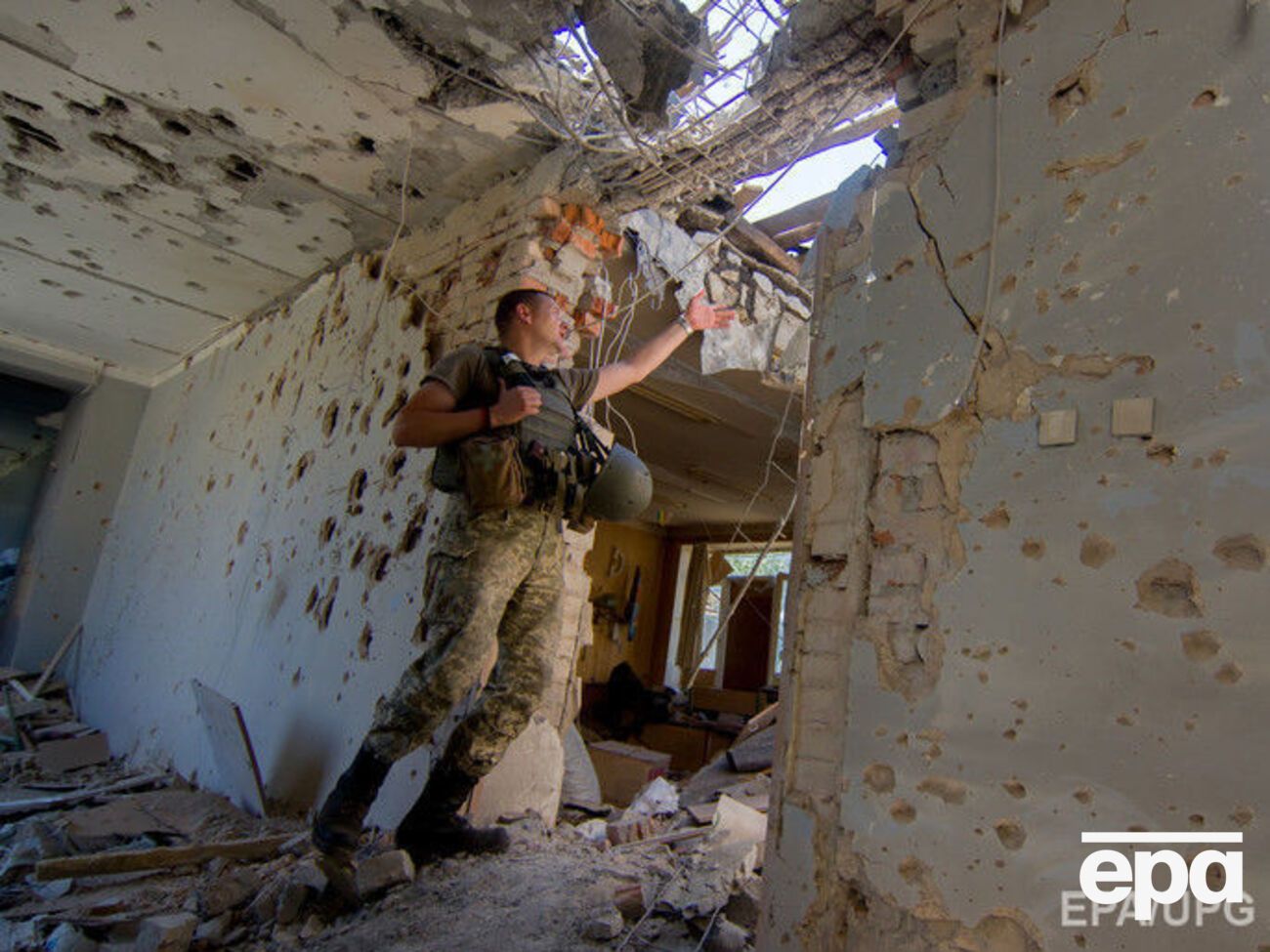 Главной предпосылкой для урегулирования ситуации на Донбассе является прекращение огня, заявил Байер