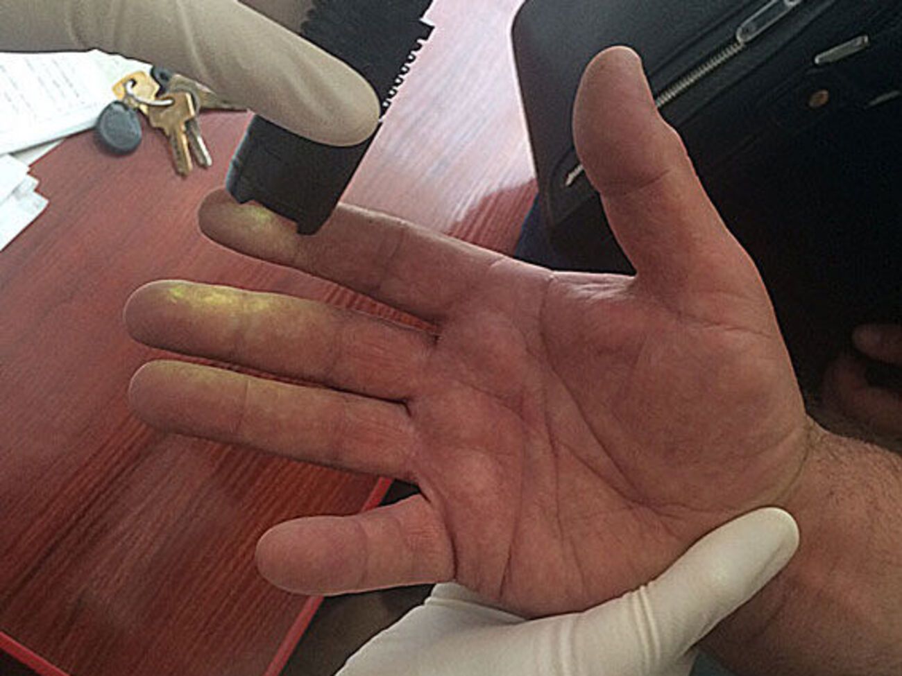 Врач требовал взятку за оказание медицинских услуг