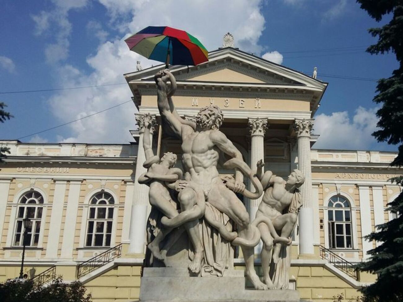 В прошлом году в Одессе суд запретил оргкомитету фестиваля проведение любых уличных массовых акций.