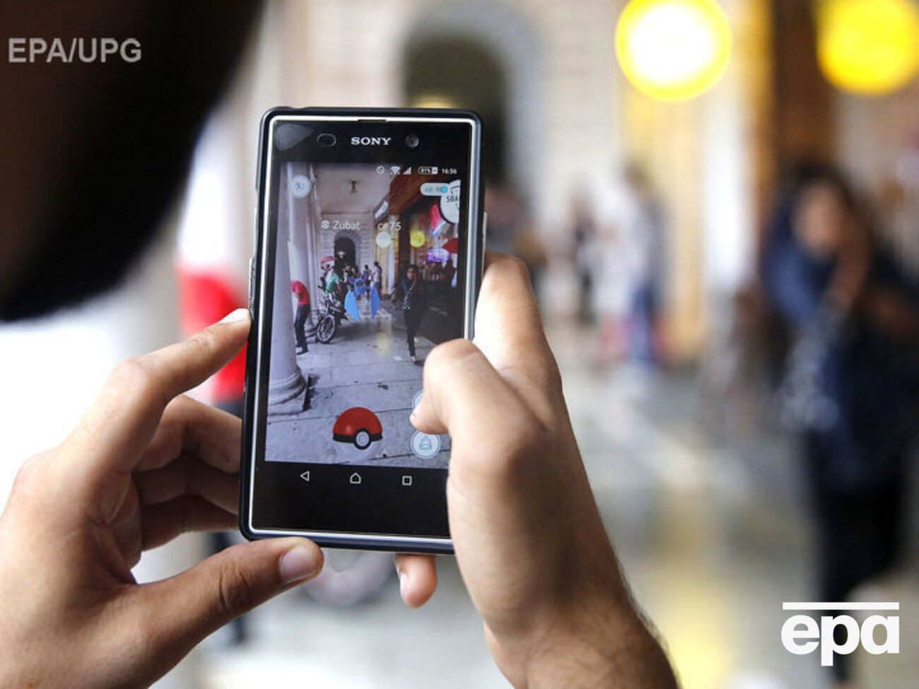 Фото с водителем автобуса, играющим в&nbsp;Pokemon Go, вызвали возмущения в стране