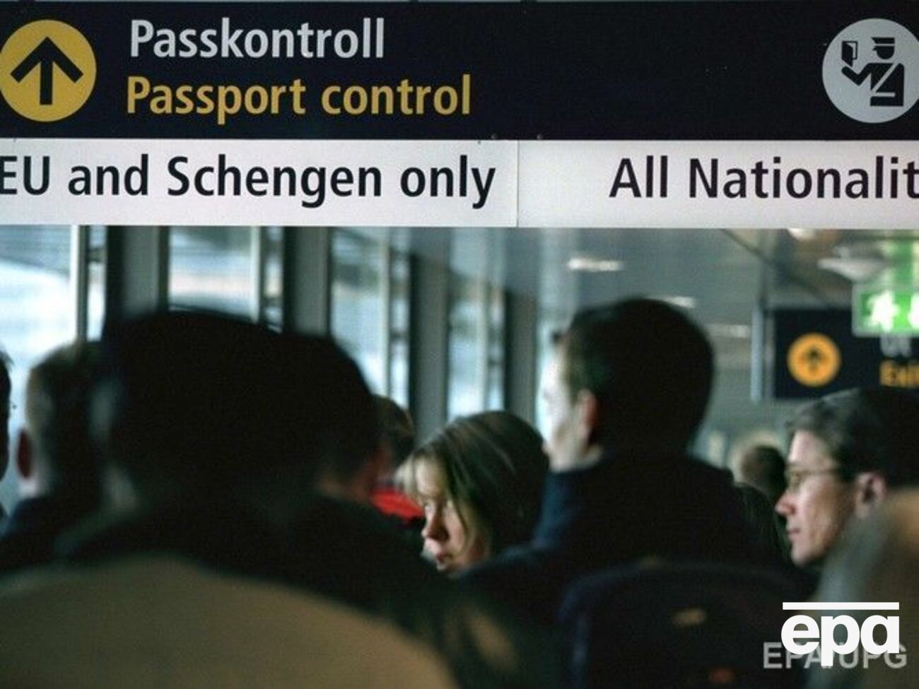 Объявленного в розыск россиянина задержали на паспортном контроле